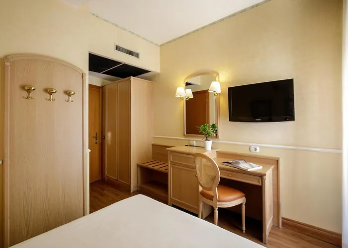 Otel Santa Costanza By Omnia 4*